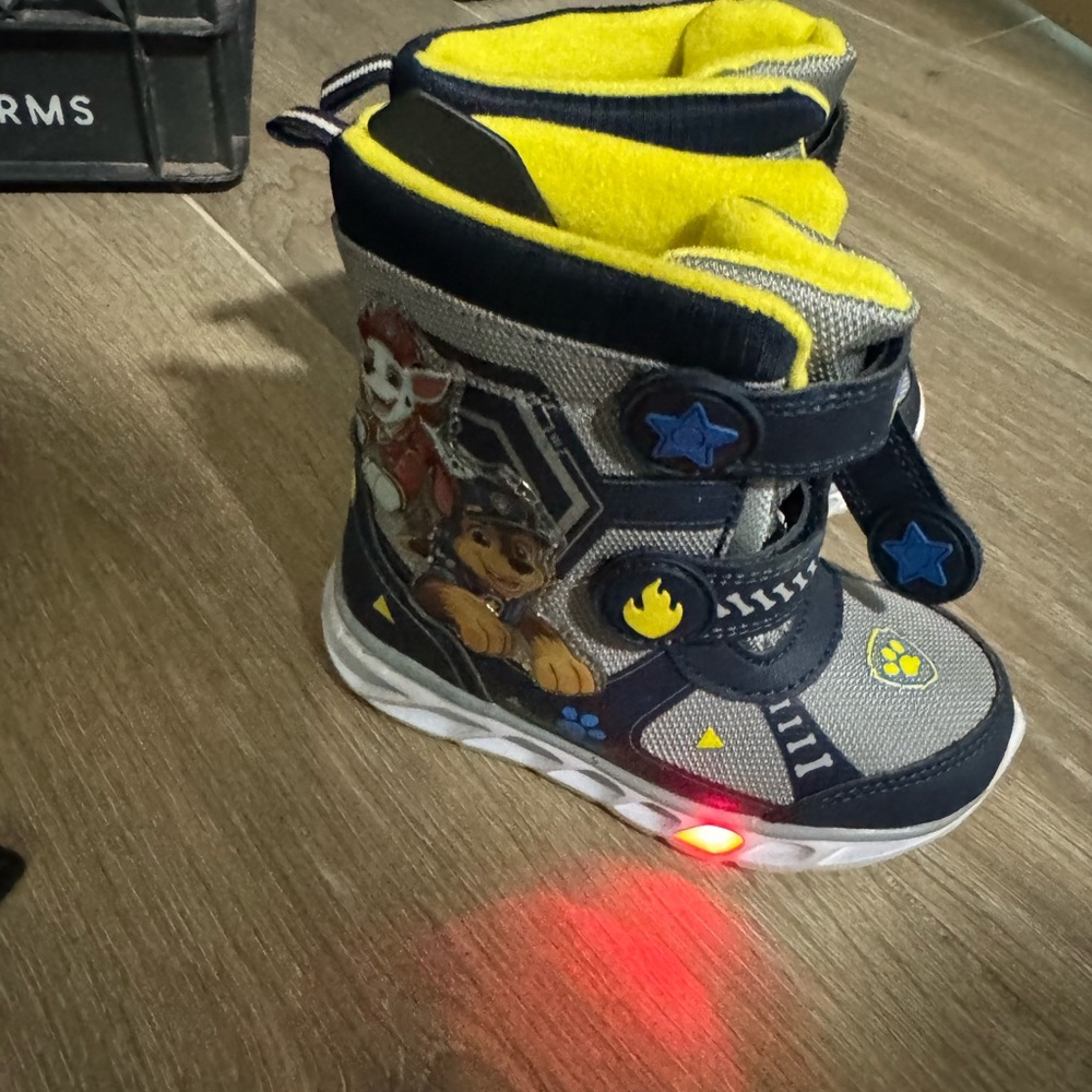 Toddler Boys paw patrol light up snow boots/winter boots